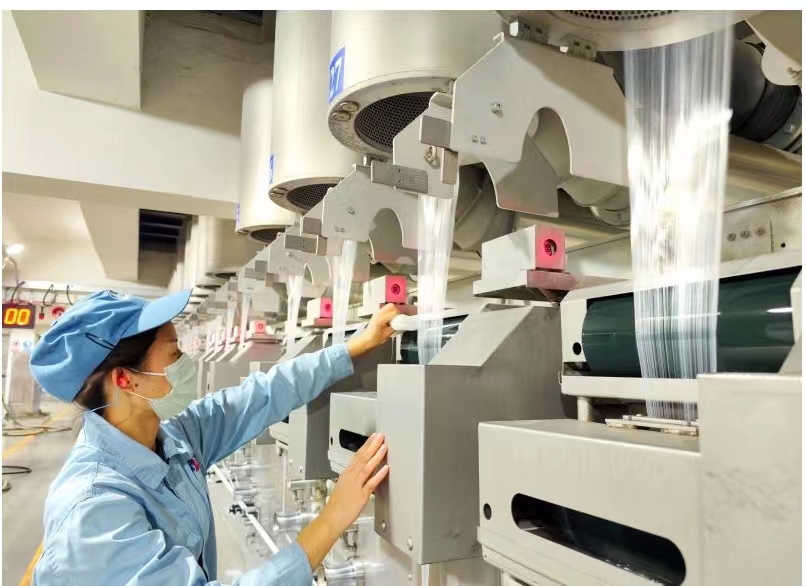 中国石化首套23万吨/年涤纶短纤项目建成投产